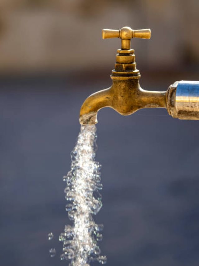 বাড়ির এদিকে একদম জলের ব্যবস্থা রাখবেন না, দারিদ্র ঘিরে ধরবে