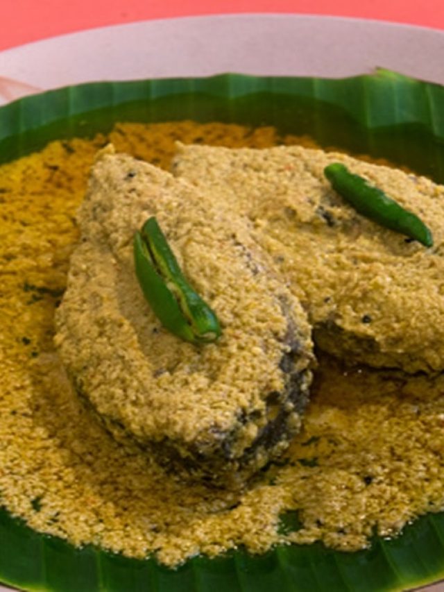 ইলিশ ভাপা রাঁধবেন? এভাবে সর্ষে বাটলে এক ফোঁটাও তেতো হবে না! ঝাঁঝে চোখে জল আসবে