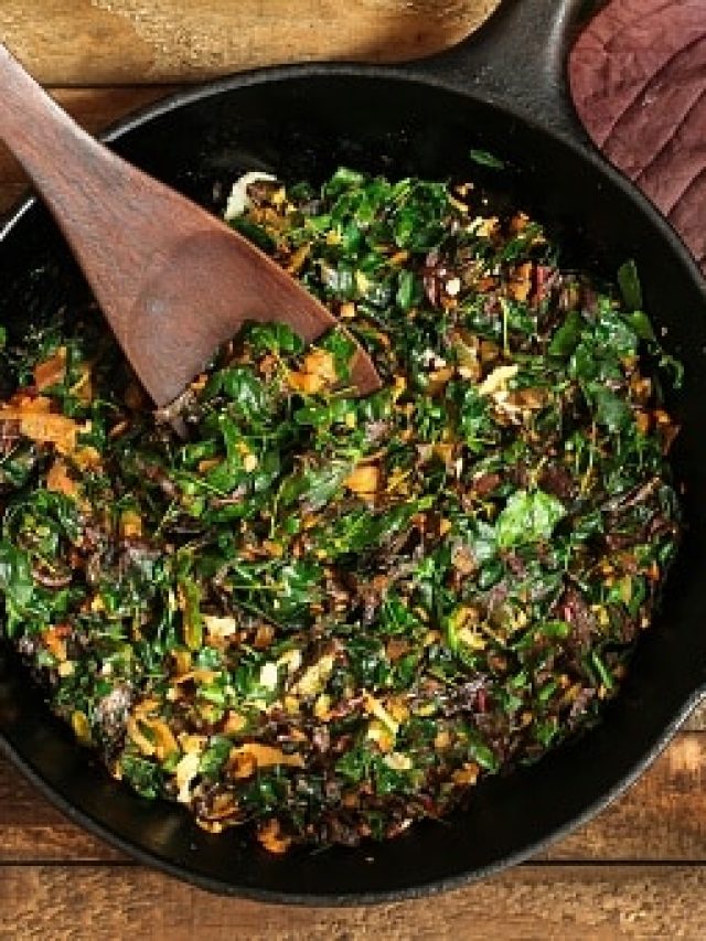 চুল পাকলেও 'সীমাহীন যৌবন' ফুরোবে না, পুরুষেরা রোজ এই শাকের রস খাচ্ছেন তো?