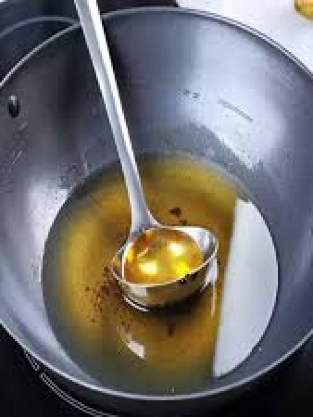 ভাজাভুজির পরে তেল পুড়ে গিয়েছে? এই উপায়ে আবার হবে ঝকঝকে