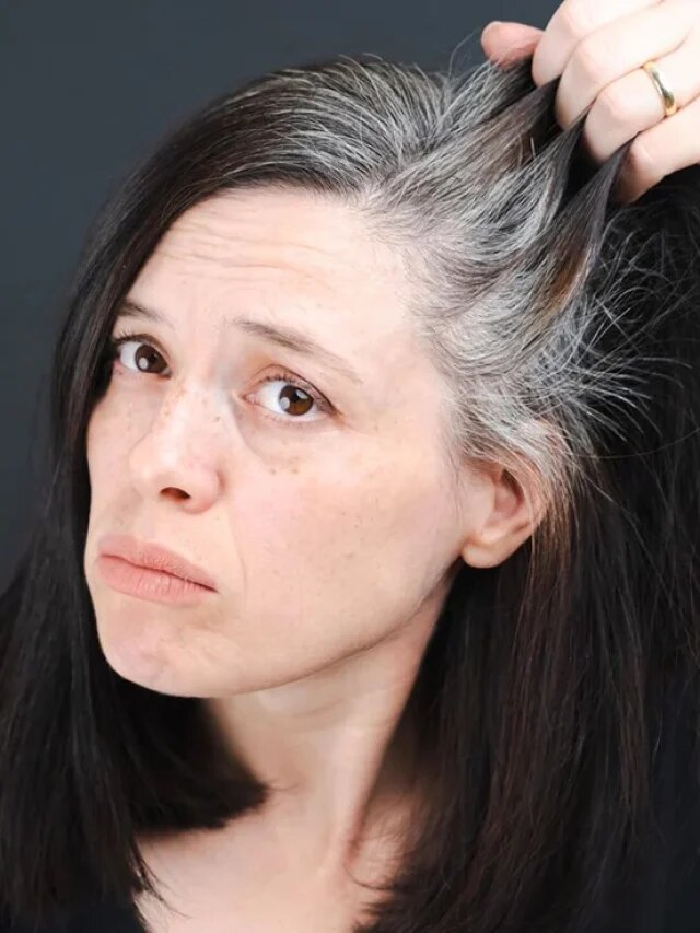 ঘরে তৈরি এই হেয়ার ডাই লাগান, সাদা চুলকে ২ মাস ধরে কালো রাখবে