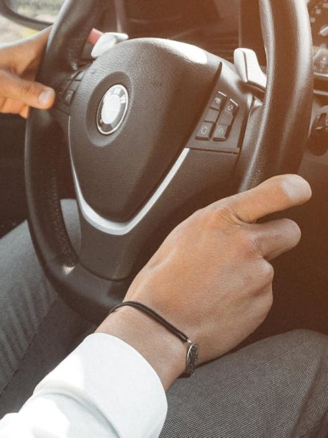 কেটে যাবে পথে আসা বড় বিপদও, এই ভগবানের মূর্তি গাড়িতে রাখুন