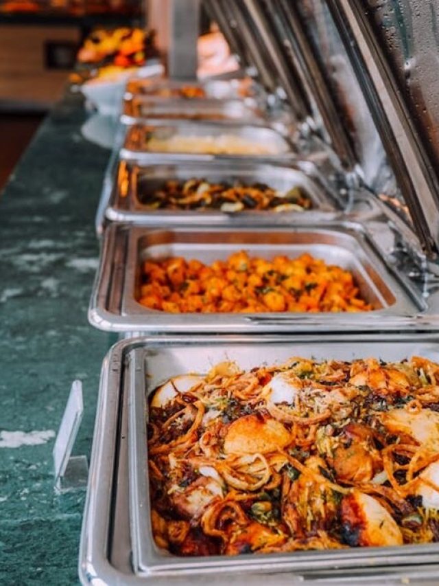 রেস্তোরাঁর বুফেতে এড়িয়ে যান এসব খাবার! নয় আসল খেলা খেলতে পারবেন না