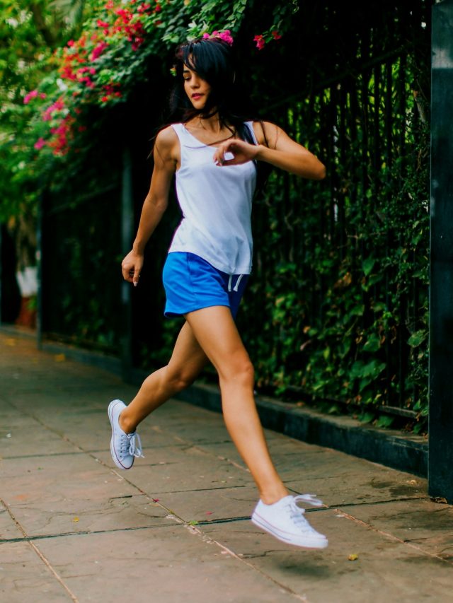 সারাদিন পেশিতে ব্যথা? সকালে হাঁটার পরে এই কাজেই পাবেন আরাম