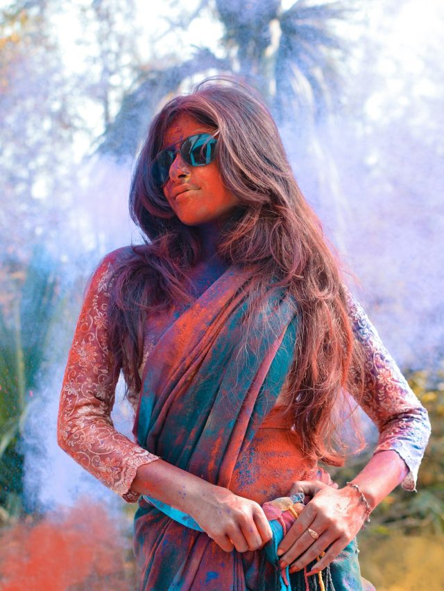 অসাবধানে ভাল জামায় রং পড়ে গেছে?  উঠবে এই ৪ উপায়ে