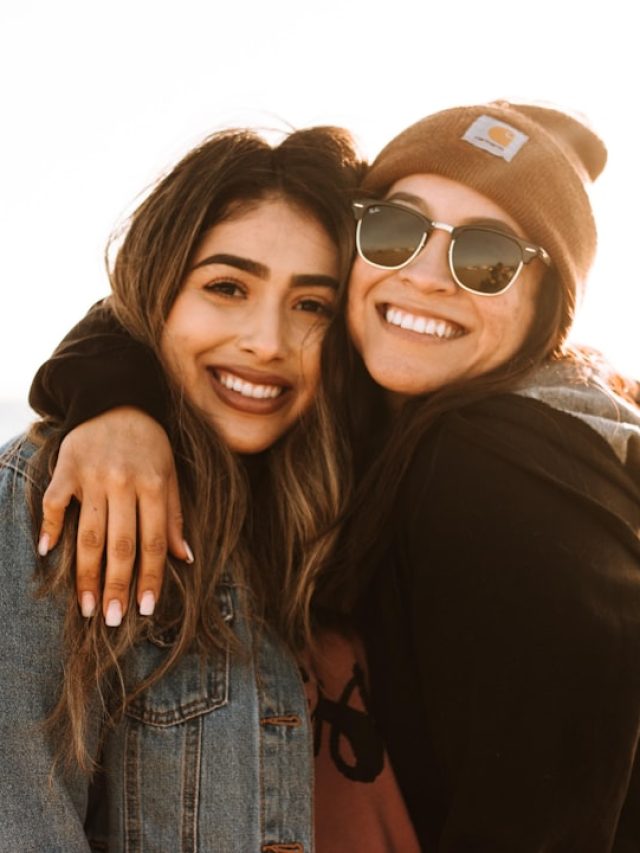 যাকে বন্ধু ভাবেন সে শত্রু নয়তো? এই ৪ স্বভাবই চিনিয়ে দেবে