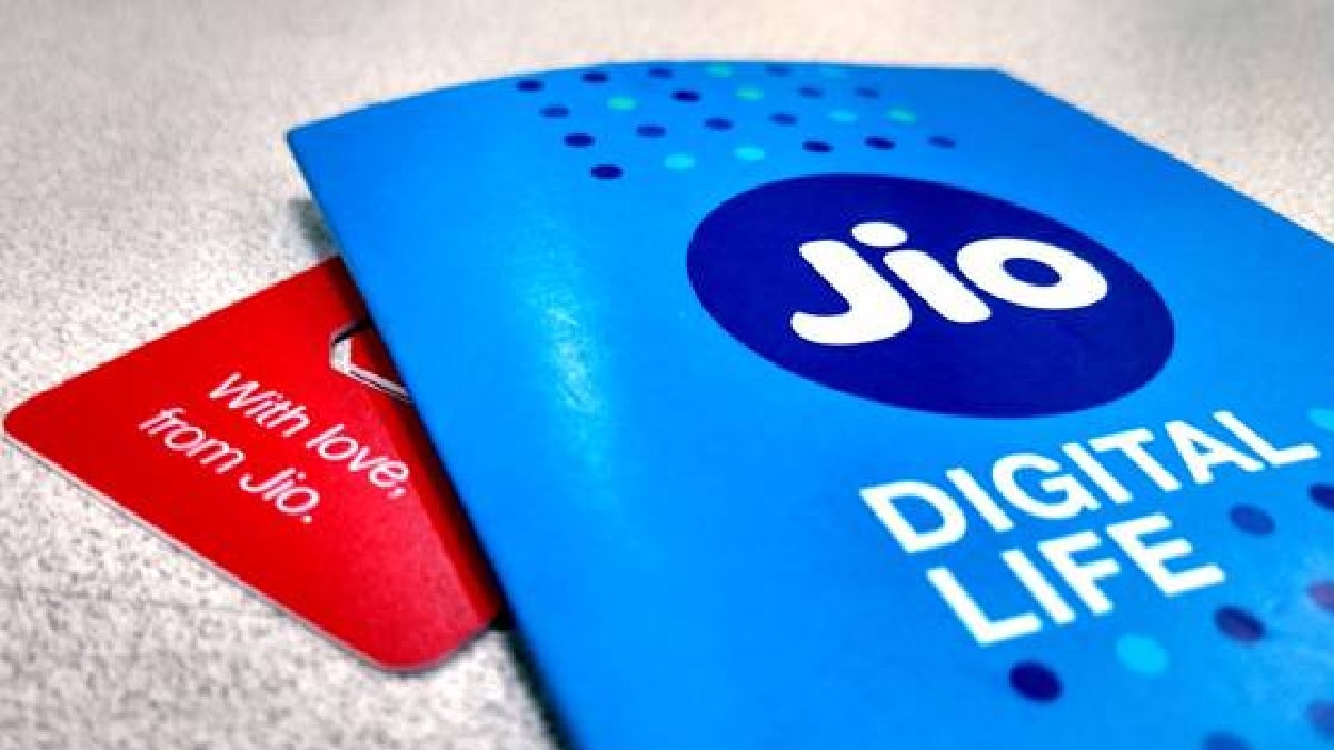 Jio लाया कमाल का रिचार्ज प्लान, 299 रुपये में मिलेगा सालभर OTT का मजा
business news Jio brings amazing recharge plan, you will enjoy OTT for a year for Rs 299,It is going to be very special for the users who are searching for OTT Plan.