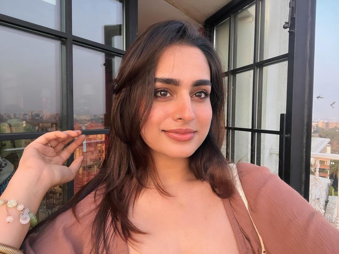 Ayesha Khan 11