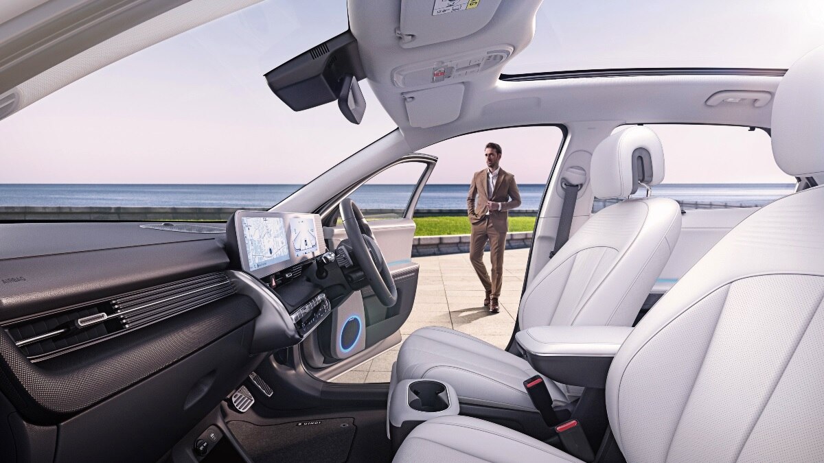 631Km रेंज... 18 मिनट में चार्ज! लॉन्च हुई ये धांसू इलेक्ट्रिक कार, कीमत है इतनी