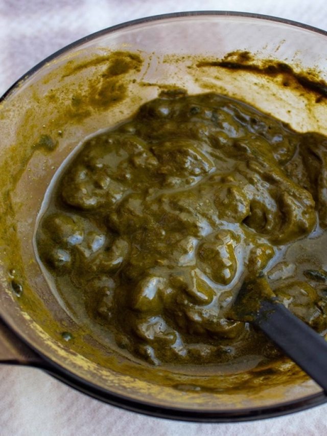 হেনা লাগানোর আসল নিয়ম জানেন? চুল হবে গোড়া থেকে মজবুত করার ট্রিকস