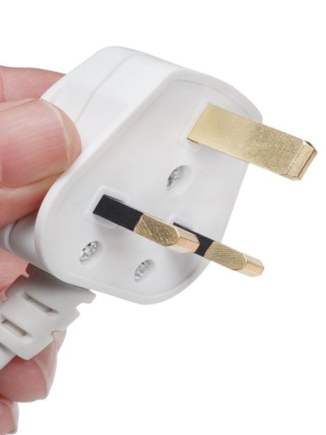 এরকম প্লাগের তিন নম্বর পিনের ঠিক কাজটা কী? অনেকেরই অজানা