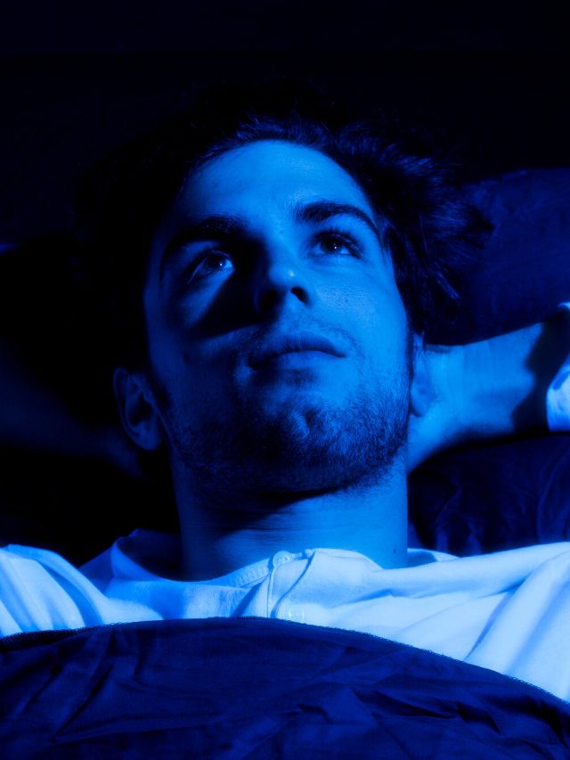 কেউ আপনার কথা ভাবছে? হেঁচকি নয়, 'টেলিপ্যাথি' এই লক্ষণে বুঝুন