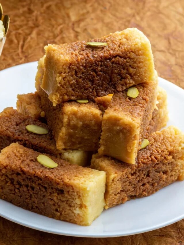 মুখে দিলেই মিলিয়ে যাবে, মাত্র ৪টি জিনিস দিয়ে বানান সুস্বাদু মিল্ক কেক