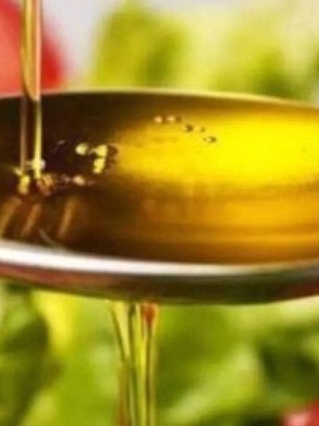 ৬০-এও চামড়া কুঁচকাবে  না, এই তেল মুখে ঘষলে আর কখনও বুড়ো হবেন না