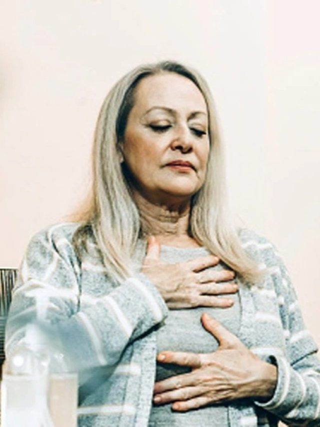 হেঁচকি থামতেই চাইছে না? ঘরের এই উপাদানেই কাটবে অস্বস্তি