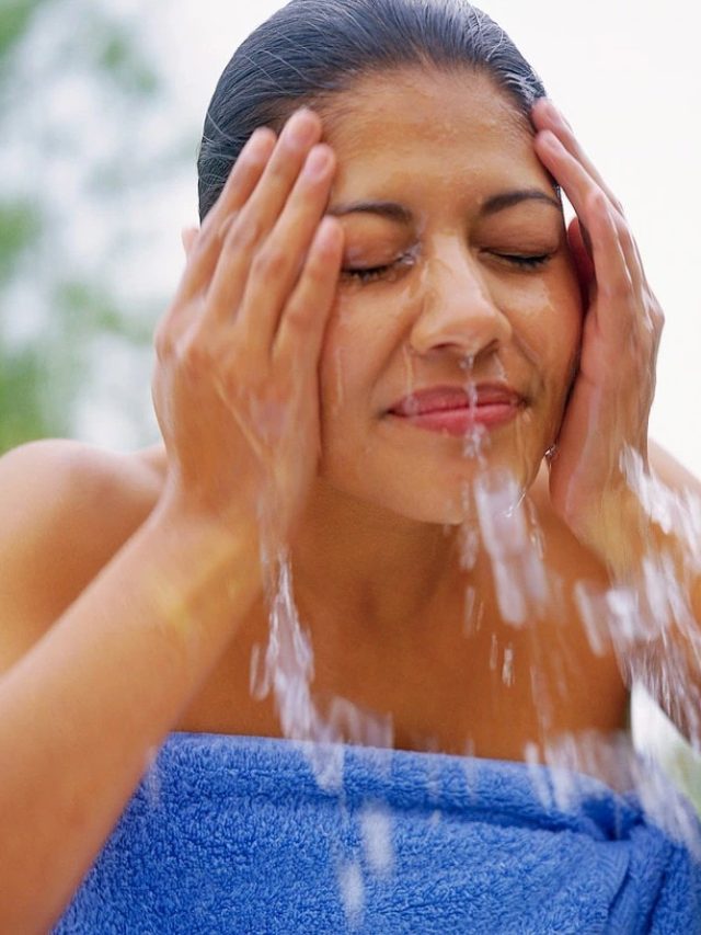 স্নানের পর করুন এই কাজ, টাকা পয়সা লাফিয়ে ঘরে আসবে