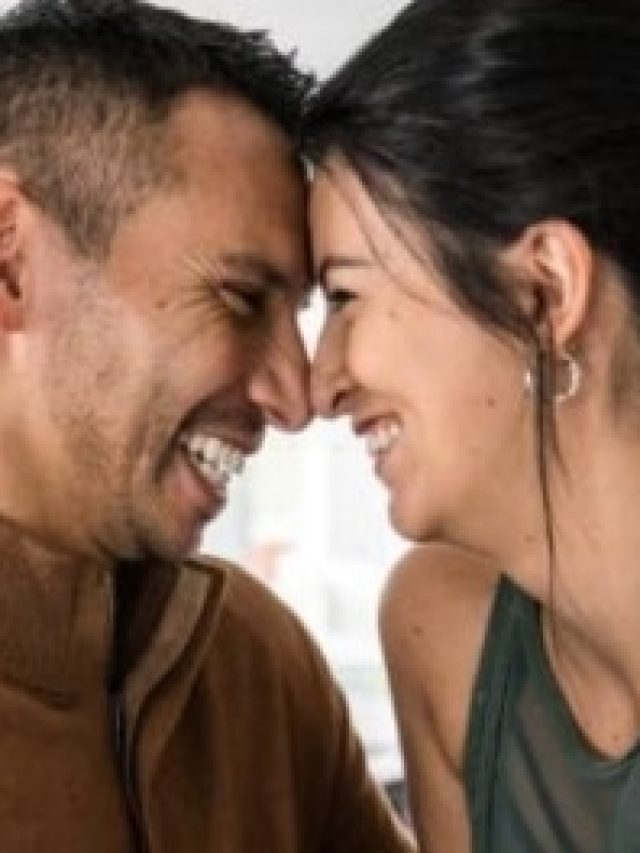 ছেলেরা কেন বিবাহিত মহিলাদের প্রেমে পাগল হন? জানুন কারণ