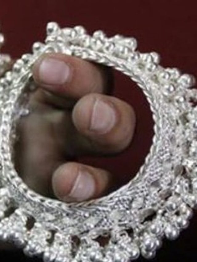 রুপোর গয়না দেখতে লাগবে হিরের মতো,  শুধু ধুতে হবে এভাবে, জানুন টোটকা