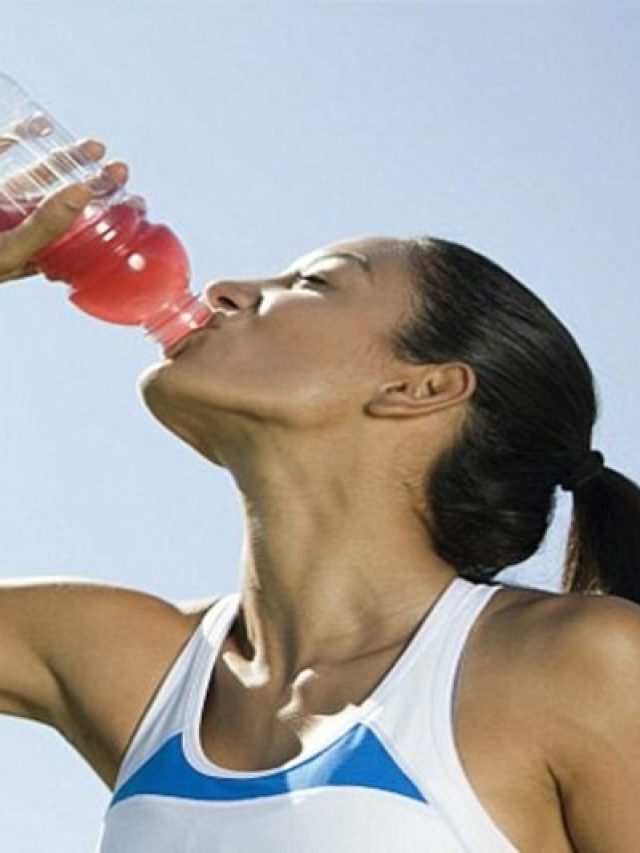 এনার্জি ড্রিংকে আসক্ত! মাথার চুল সামলে রাখুন