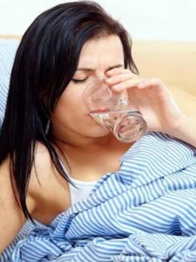 গরমে ইচ্ছেমতো জল খাবেন না, জানুন কতটুকু খেলে সুস্থ থাকবেন