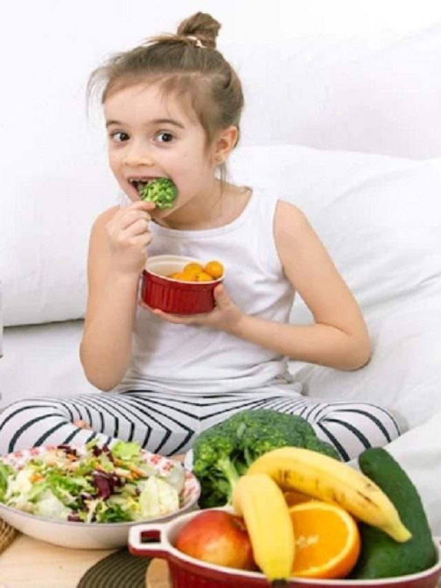 ভুলেও এই সব ফল খেয়ে জল খাবেন না, হতে পারে বিরাট বিপদ (Copy)