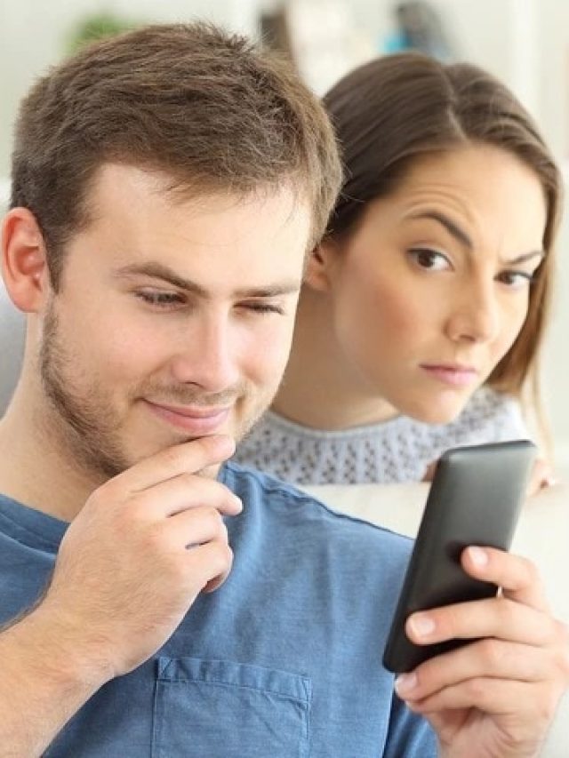 মুখে ভালোবাসি বললেও পার্টনার প্রতারক, কীভাবে বুঝবেন?