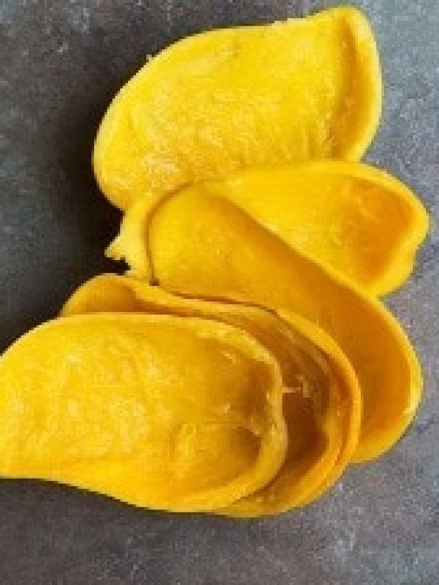 আমের খোসা খেলে বুড়ো লাগবে না  কখনও,  কীভাবে খাবেন? জানুন