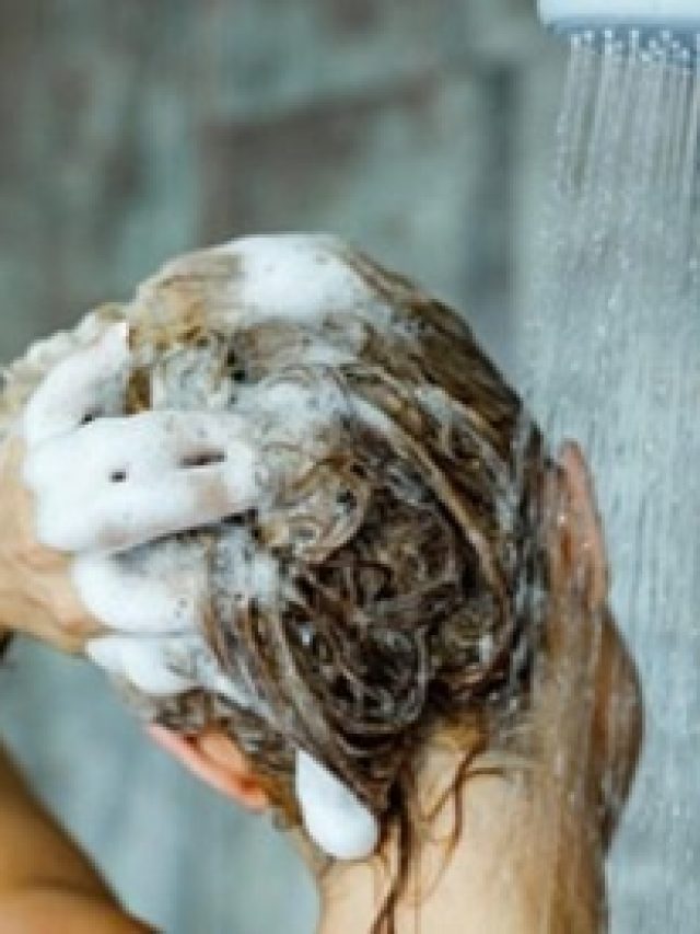 এই ভেষজ মাথায় ঘষুন শুধু, রাতারাতি গজাবে ঝলমলে কালো চুল