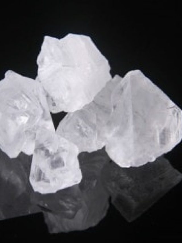 বিছানায় রাখুন এক টুকরো ফটকিরি,  তাহলেই খেলা হবে