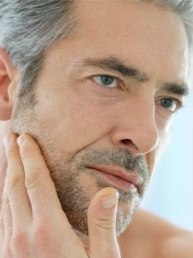 ৫০ পেরলেও দেখা যাবে না বলিরেখা, রোজ খান এই ফল