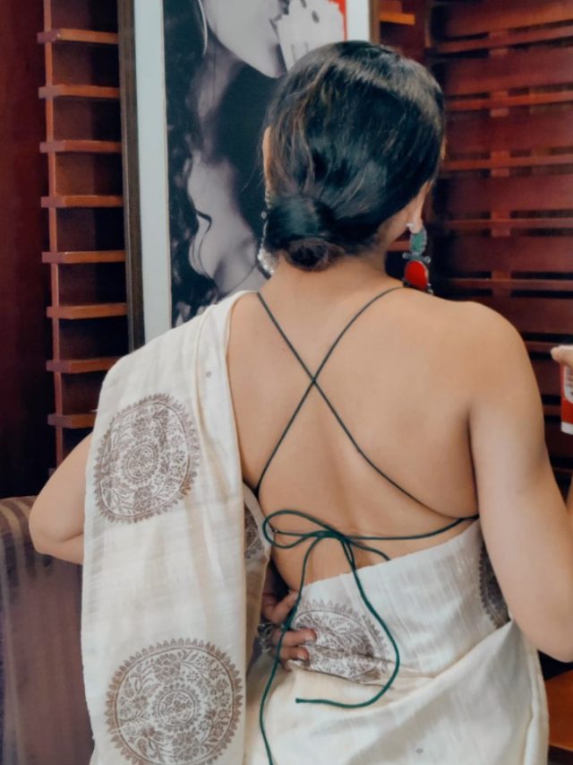 পিঠখোলা ব্লাউজে চোখ টানতে চান সবার? বাধ সাধছে ট্যান, তুলুন এই উপায়ে