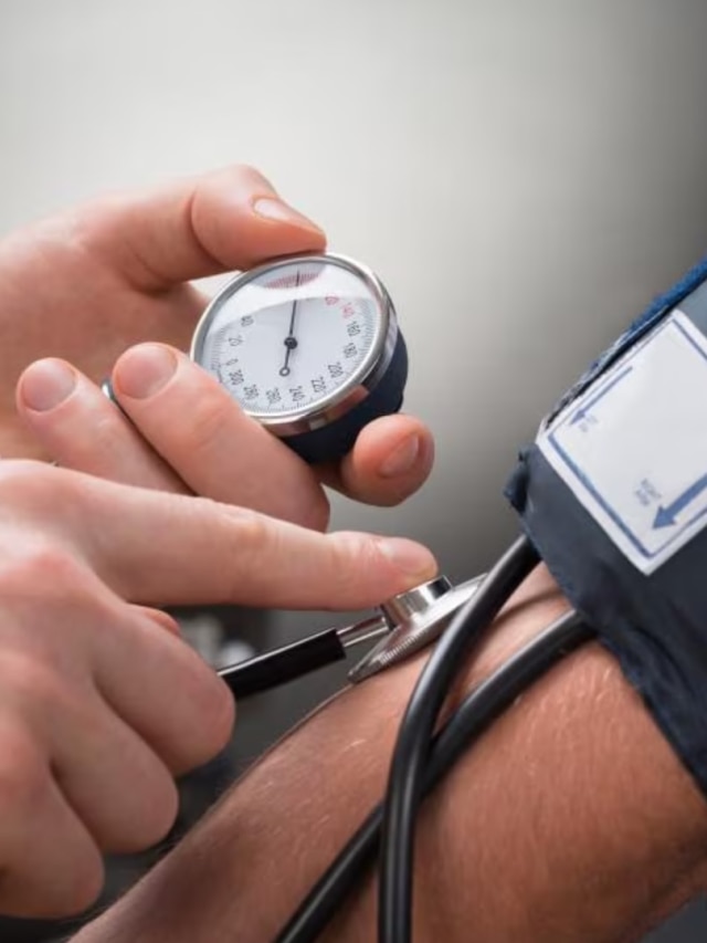 কোন বয়সে কতটা ব্লাড প্রেসার থাকলে আপনি সুস্থ? জানুন