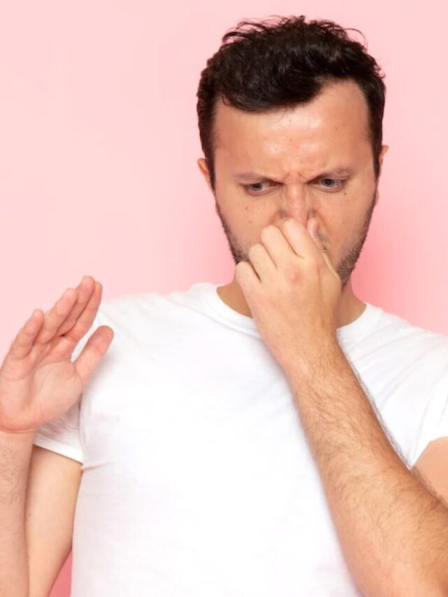 বাতকর্মে তীব্র দুর্গন্ধ? এই ৫ আয়ুর্বেদ টোটকায় লজ্জা থেকে বাঁচুন