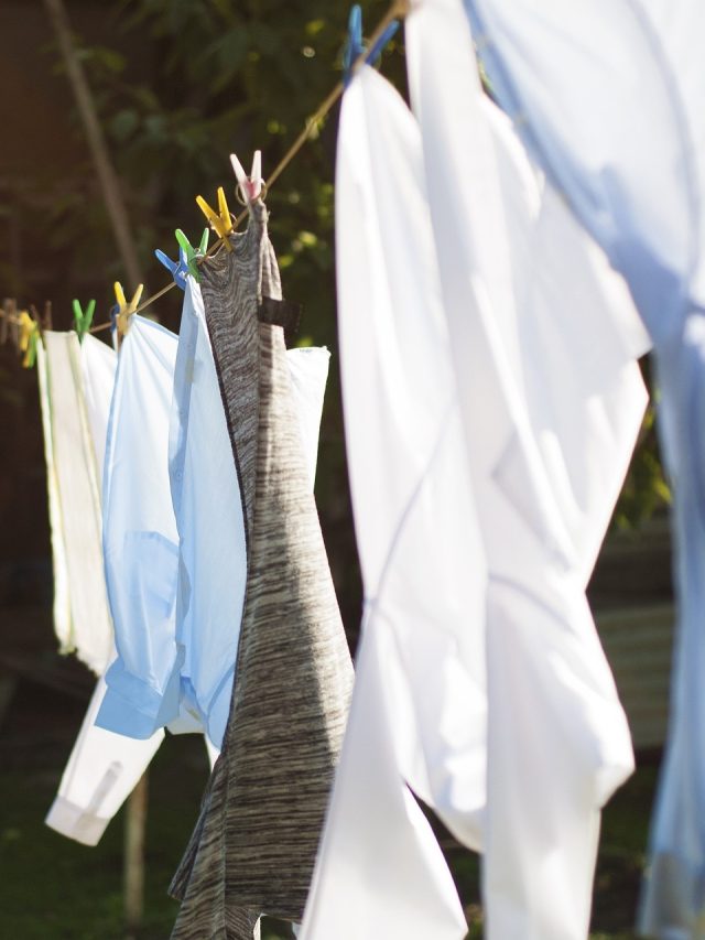 জামা-কাপড় ঘরে মেললে ঘোর অমঙ্গল, ভিখিরি হবেন কয়েক মাসেই