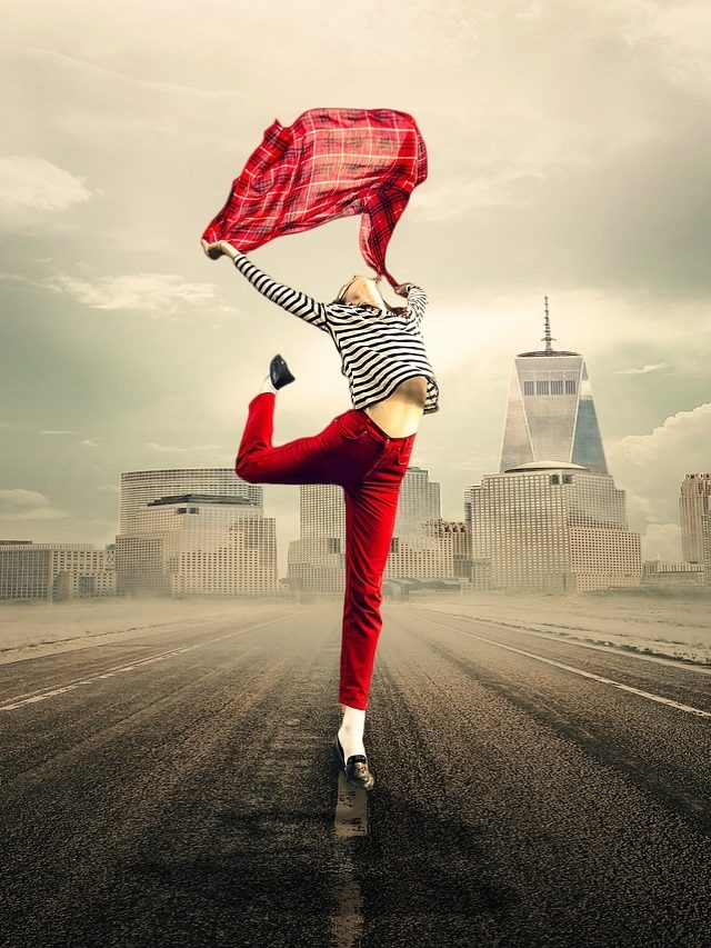 घर से निकलते समय जरूर करें ये 6 शुभ काम, किस्मत देगी हर पल आपका साथ