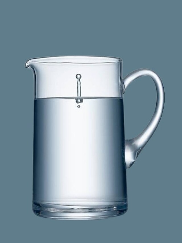 বাড়ির এদিকে সবসময় রাখুন একটা জলের জগ, টাকা-পয়সার কষ্ট পাবেন না