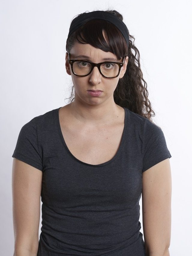 বন্ধুদের সঙ্গে আড্ডা দিলেই  জ্বলছেন সঙ্গীনি? এভাবে ম্যানেজ করুন দুই দিক