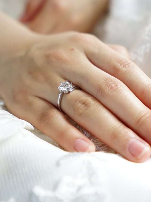 কোন আঙুলে কোন পাথর পরা উচিত? জেনে নিন