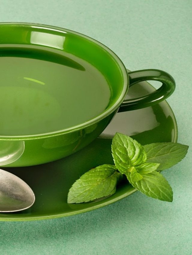 দিন- রাত গ্রিন টি খাচ্ছেন? জানুন কোন সময় খেলে বেশি উপকার