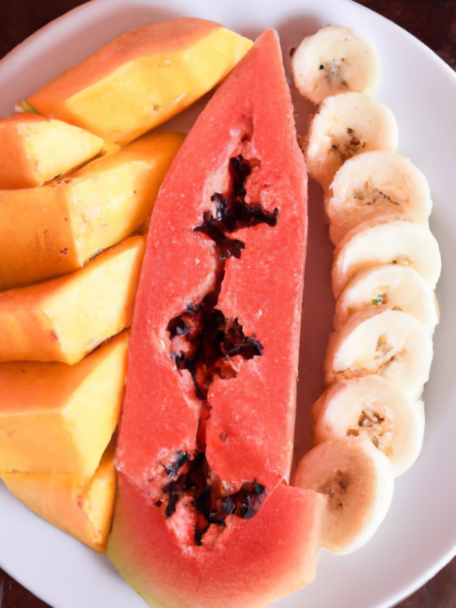 গরমকালে রোজ খান এই ফল, যৌবন থাকবে শীতল-সতেজ