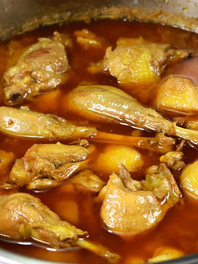 আলু আর টমেটো দিয়ে দেশি মুরগির পাতলা ঝোল, এই গরমে দারুণ লাগবে