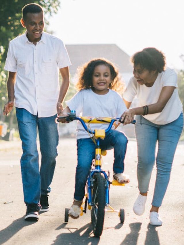 সন্তানকে এই ৪ কথা বলে ফেলুন, না হলে মা-বাবা বাবার কপালে কষ্ট আছে