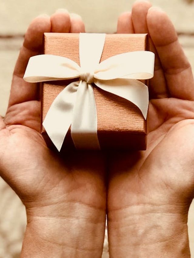 এই উপহার ঘরে নিয়ে আসে সমৃদ্ধি, খুশিতে ভরবে জীবন