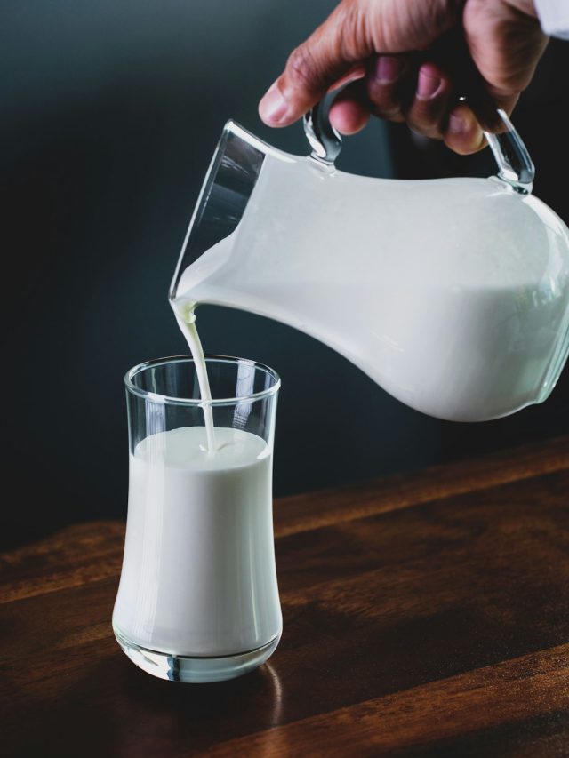 রাতে দুধ খেলে বাড়ে ওজন, অজান্তেই বড় ক্ষতি, বিশেষজ্ঞের টিপস