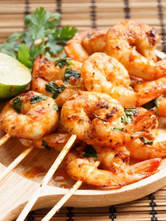 চিংড়ি ভাপা বা মালাইকারি, খেতে তো দারুণ, বাজার থেকে ভাল চিংড়ি কিনতে পারেন?