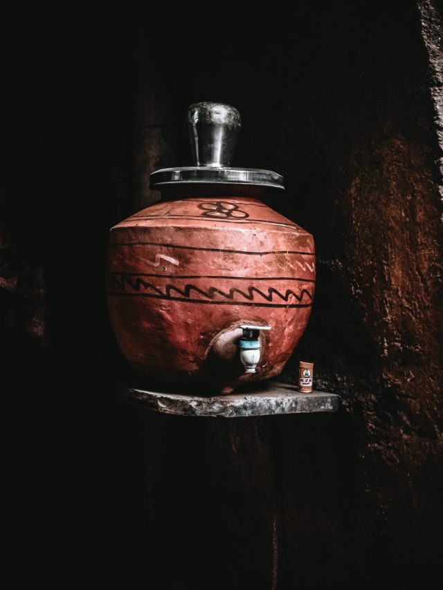 শরীর ঠান্ডা রাখার সঙ্গে বাড়ায় পুরুষত্ব, এভাবে খান মাটির কুঁজোর জল