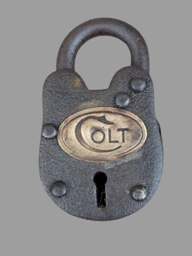 শোওয়ার আগে বালিশের তলায় রাখুন লোহার তালা, ভাগ্যের চাকা ঘুরে যাবে