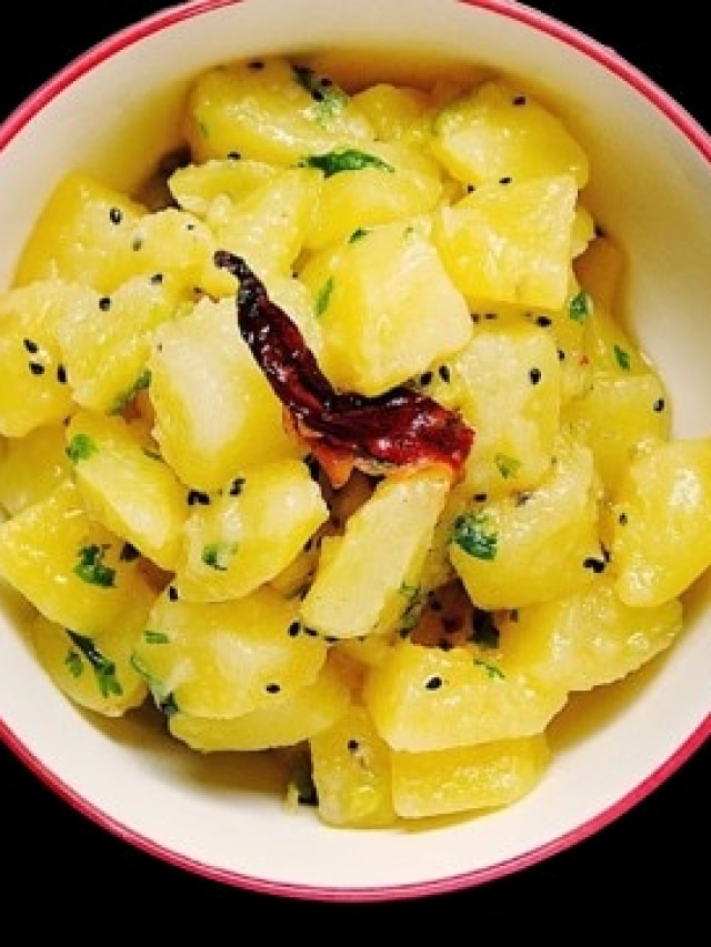 কালো জিরে-শুকনো লঙ্কা দিয়ে নতুন আলুর সাদা চচ্চড়ি, এটাই সেরা রেসিপি