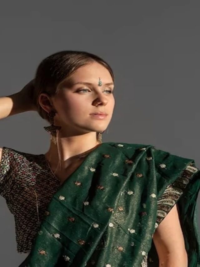 বহু বছরের সিল্ক শাড়ি থাকবে নতুনের মতো, রইল টিপস