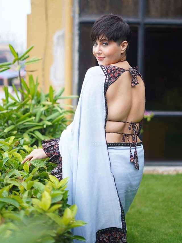 পিঠখোলা ব্লাউজে ঝড় তুলতে চান? বাধ সাধছে ব্রণ, মাখনের মতো পিঠ পান এভাবে